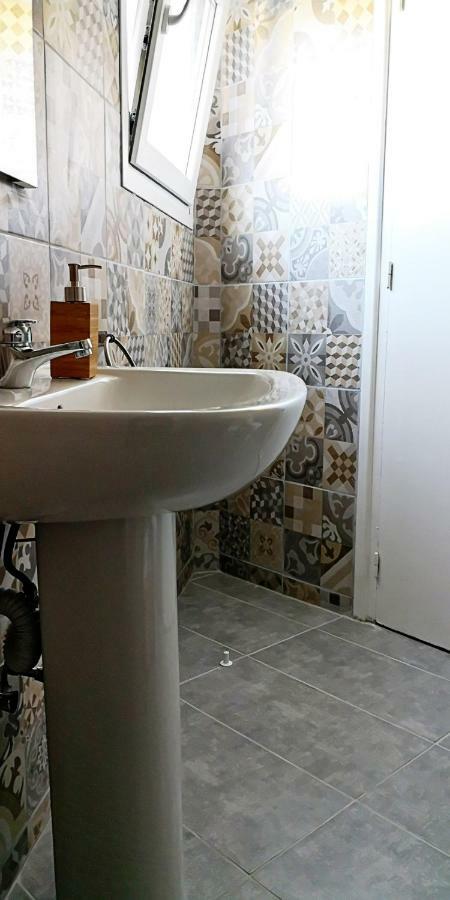 Cozy Getaway In Nicosia Apartment Luaran gambar