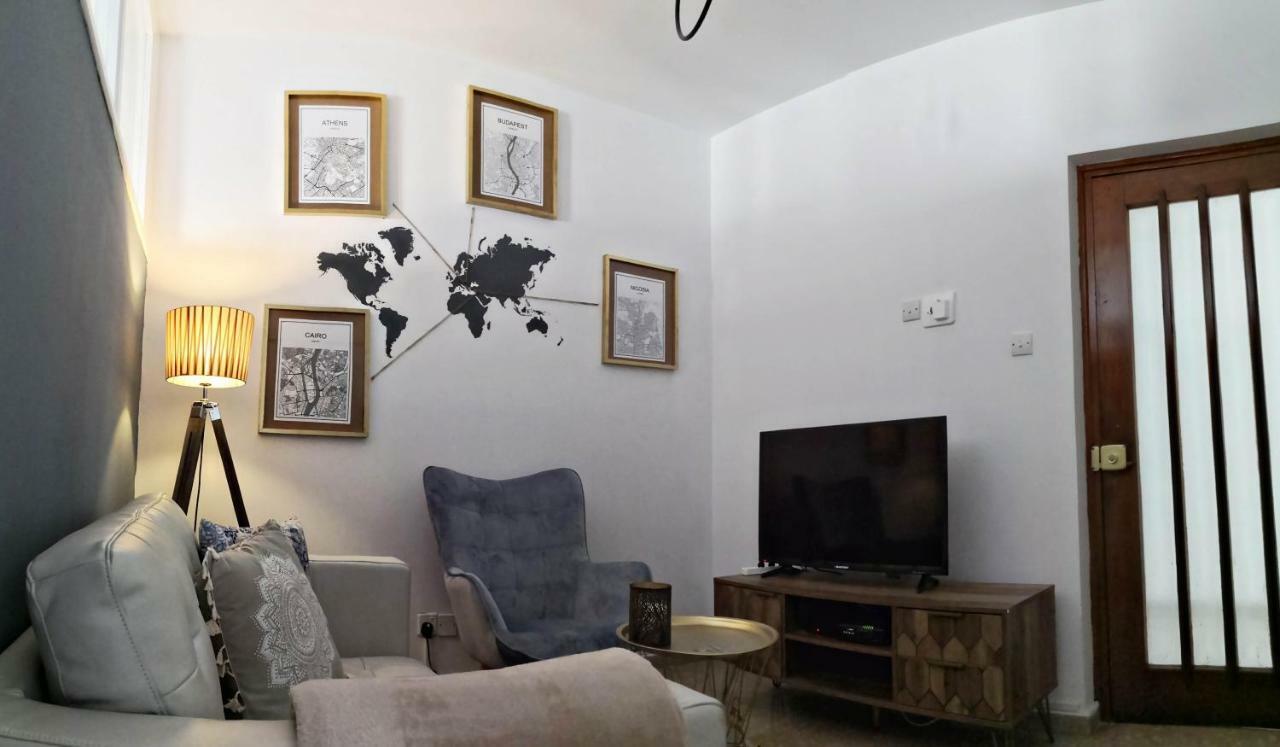 Cozy Getaway In Nicosia Apartment Luaran gambar